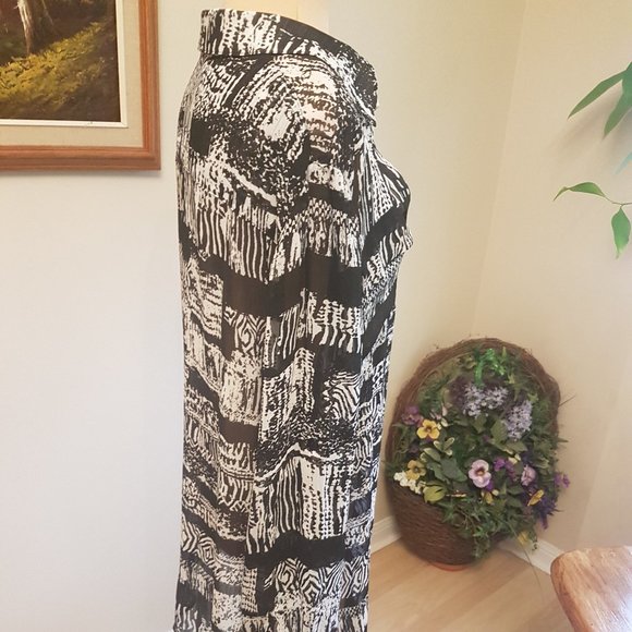 Black and White Blouse - Picture 8 of 10